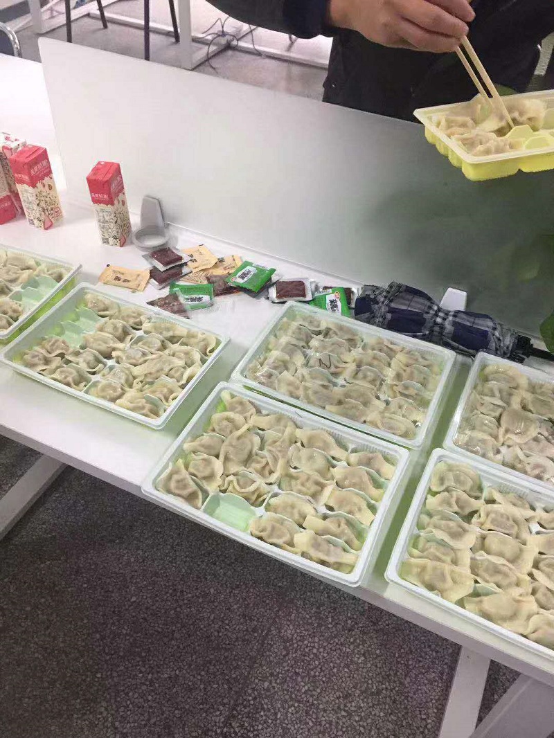 今日冬至，啟邁給全體員工送溫暖